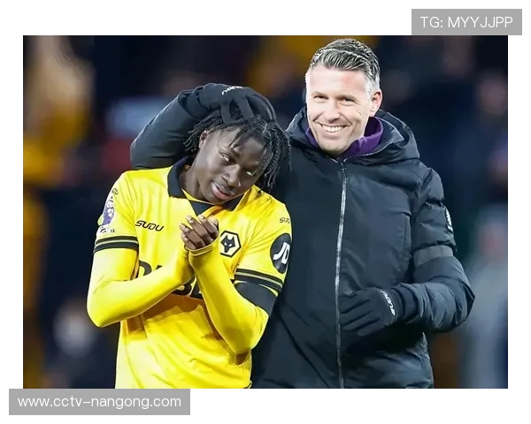 曼联新帅弗莱彻首战2-2伯恩利，赛后强调战术调整需时